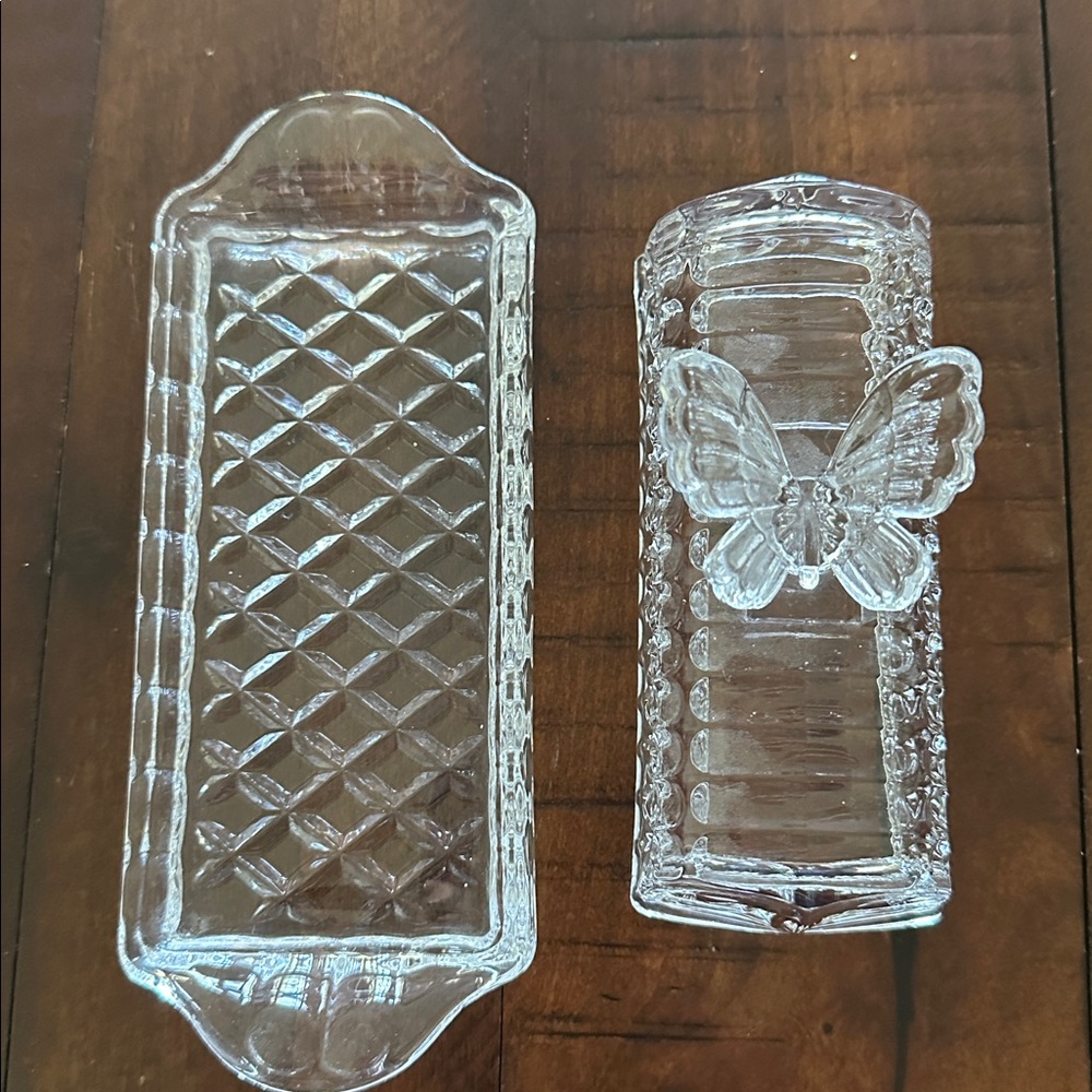 Elegant Clear Glass Lidded Butter Dish with Butterfly Design - Picture 3 of 5